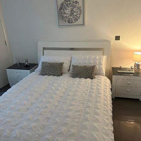 Luxury Apartment Belfast City Centre Overlooking Custom House Sqaure Bagian luar foto