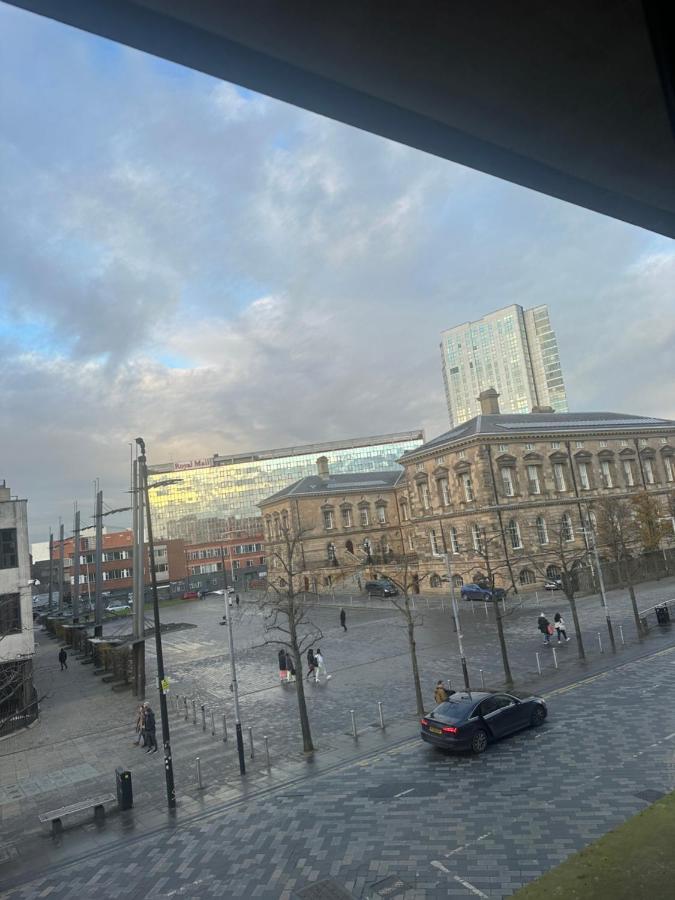 Luxury Apartment Belfast City Centre Overlooking Custom House Sqaure Bagian luar foto