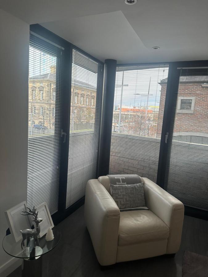 Luxury Apartment Belfast City Centre Overlooking Custom House Sqaure Bagian luar foto